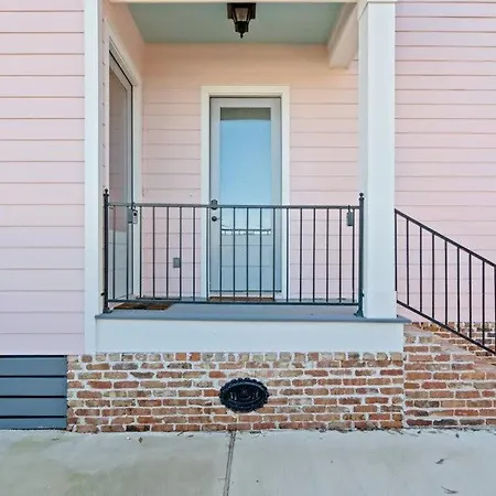 Luxury 4bd With Pool And Off Street Parking New Orleans