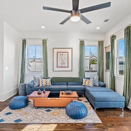 Luxury 4bd With Pool And Off Street Parking *