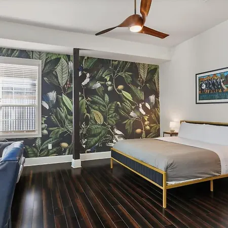 Apartment Stylish 2-bedroom In Garden District