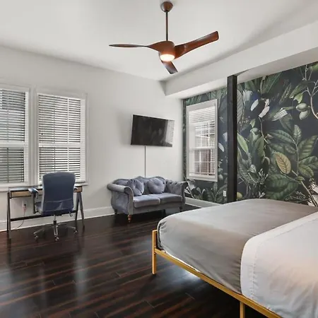 Stylish 2-bedroom In Garden District Apartment New Orleans