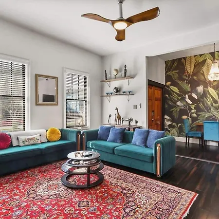 Stylish 2-bedroom In Garden District *