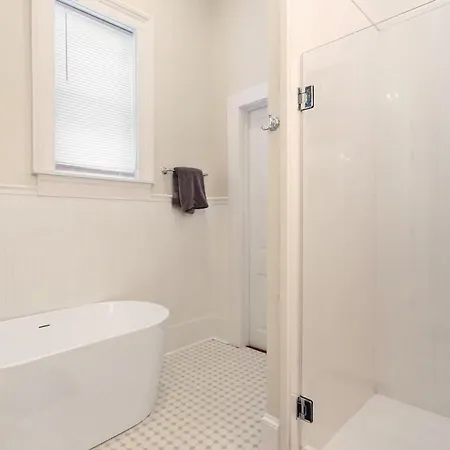 Unbeatable 2bd Bayou Luxury Steps To Jazz Fest Holiday home *