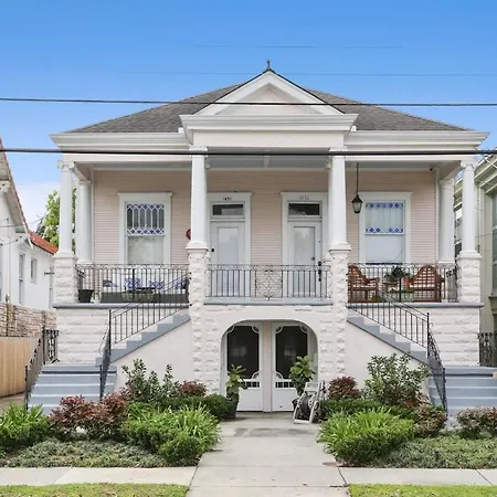 Unbeatable 2bd Bayou Luxury Steps To Jazz Fest Holiday home New Orleans