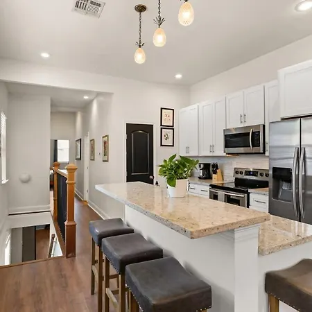Garden District 3bd 2ba Parking Stylish & Unique *