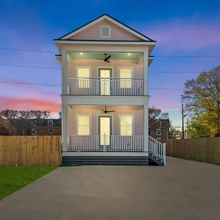 Apartment Elegant 4bd With Pool And Off Street Parking