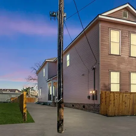 Apartment Elegant 4bd With Pool And Off Street Parking New Orleans