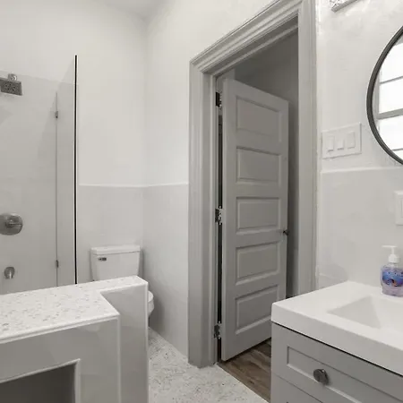 Holiday home Spacious Mid 1bd On The Canal Streetcar Line New Orleans