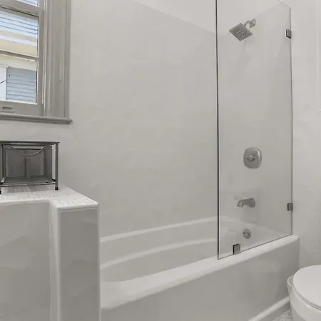 Holiday home Spacious Mid 1bd On The Canal Streetcar Line *