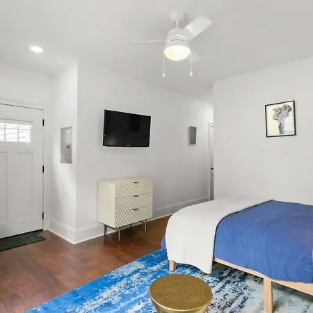 Garden District - Gated Parking Apartment New Orleans