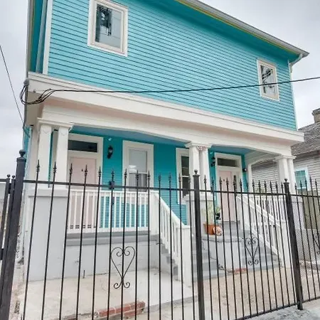 Holiday home Urban 3 Bedroom Local Art Filled Frenchman Oasis