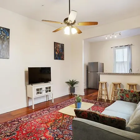 Urban 3 Bedroom Local Art Filled Frenchman Oasis *