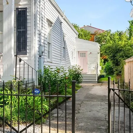 Garden District - Gated Parking *
