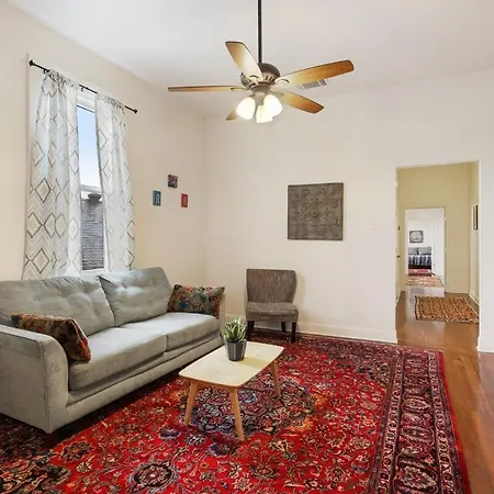 Holiday home Urban 3 Bedroom Local Art Filled Frenchman Oasis