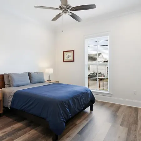Holiday home Stunning Luxury 2 Blocks From Streetcar *