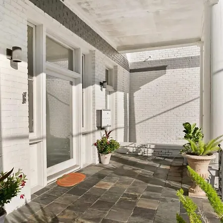 Modern Pristine Stunning 2bd Garden District New Orleans