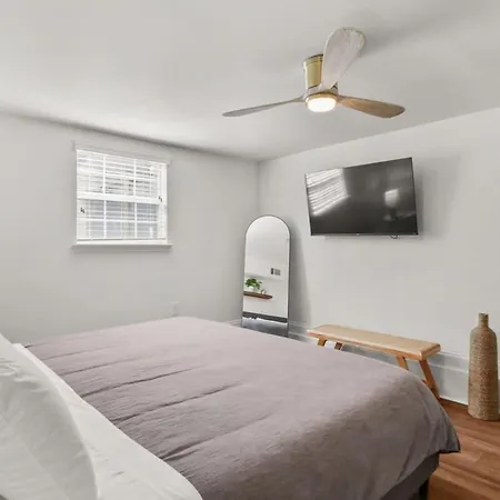 Fabulous Classy And Comfy 3bd 2ba And Parking Apartment