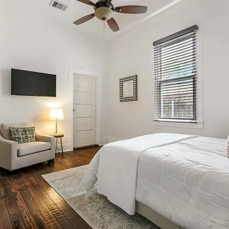 5bed Streetcar Retreat W Outdoor Entertaining * New Orleans