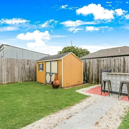 5bed Streetcar Retreat W Outdoor Entertaining