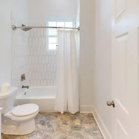 Holiday home Sunny 5bed W Parking And Direct Streetcar Access New Orleans