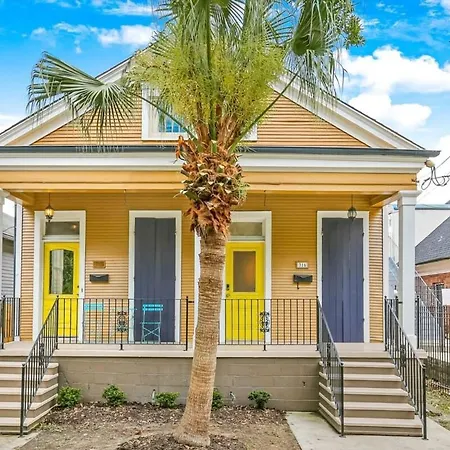 5bed Streetcar Retreat W Outdoor Entertaining Apartment New Orleans