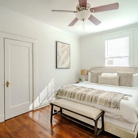 Chic & - Renovated Gem With Gated Parking
