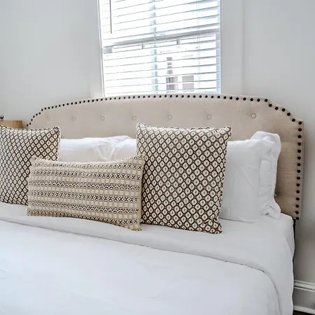 Chic & - Renovated Gem With Gated Parking