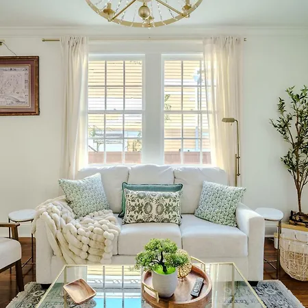 Holiday home Chic & - Renovated Gem With Gated Parking New Orleans