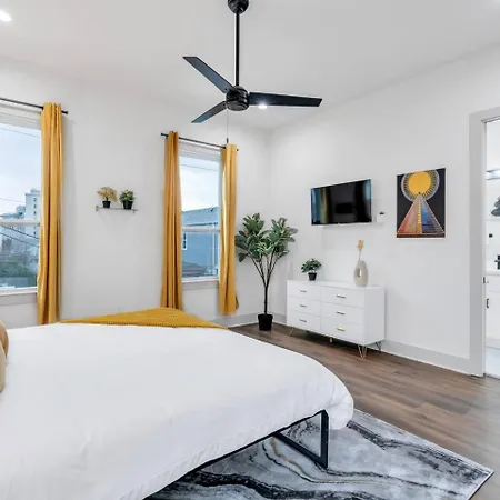 Fire Pit & King Beds Near French Quarter Holiday home *