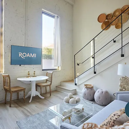 Roami At The Esplanade Apartment