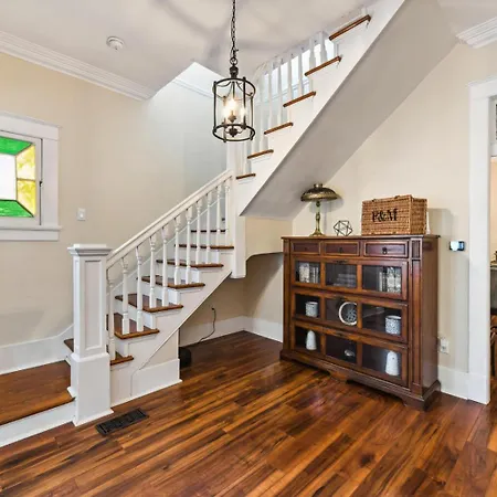 Stunning Uptown 3 Bedroom 3 Bathroom Apartment New Orleans