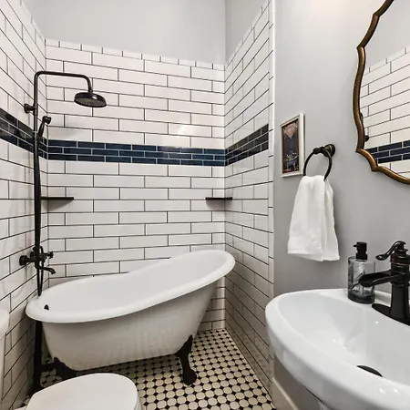 Stunning Uptown 3 Bedroom 3 Bathroom