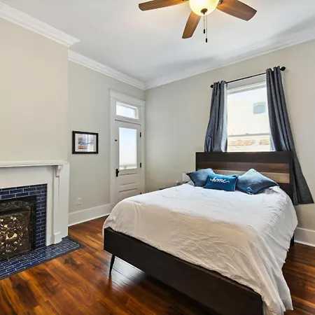 Apartment Stunning Uptown 3 Bedroom 3 Bathroom