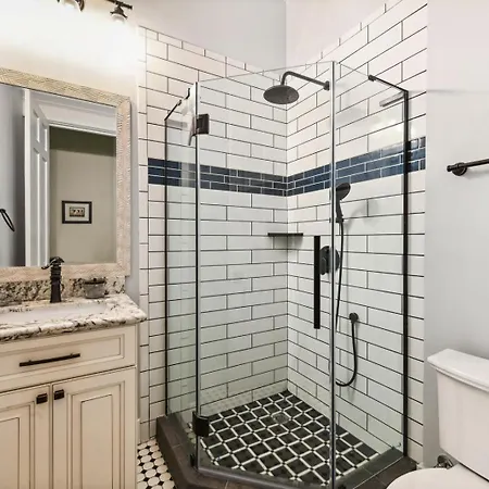Stunning Uptown 3 Bedroom 3 Bathroom * New Orleans