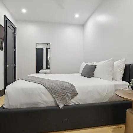 Roami At 714 Canal Apartment