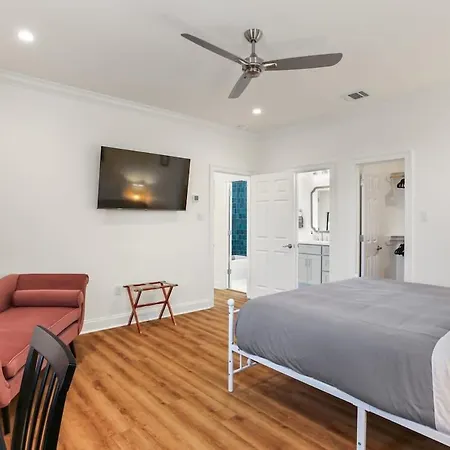 Luxury New 3bd With Parking And Private Yard Holiday home New Orleans