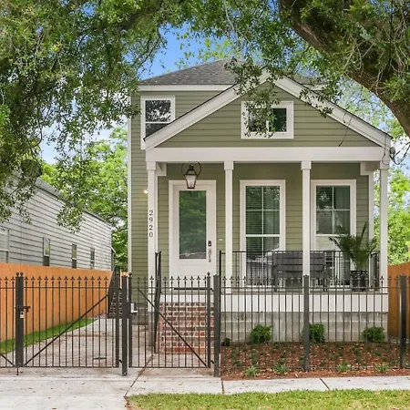 Luxury New 3bd With Parking And Private Yard *