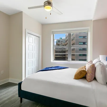 Apartment Nola Charm - Luxury 4-bed Retreat Steps From French Quarter
