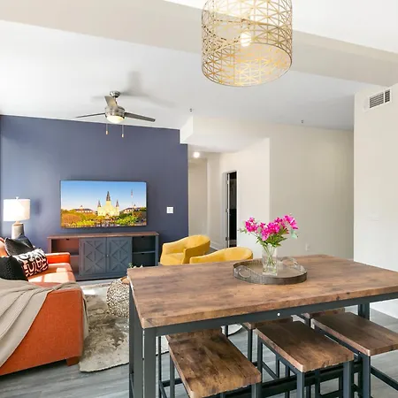 Apartment Nola Charm - Luxury 4-bed Retreat Steps From French Quarter New Orleans