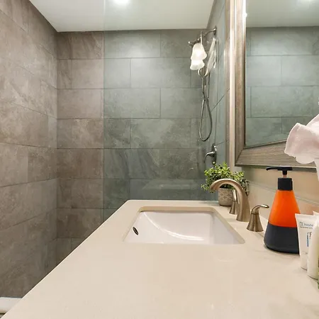 Apartment Nola Charm - Luxury 4-bed Retreat Steps From French Quarter New Orleans