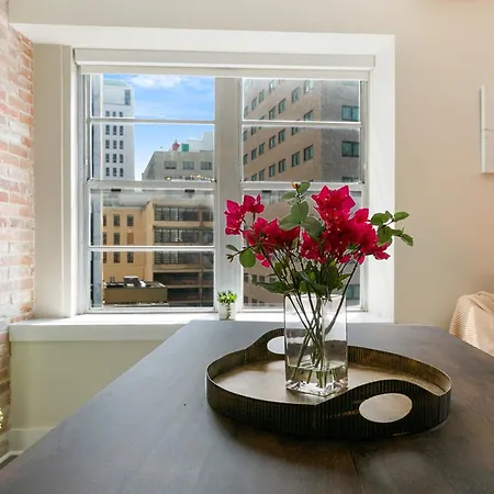 Nola Charm - Luxury 4-bed Retreat Steps From French Quarter Apartment *