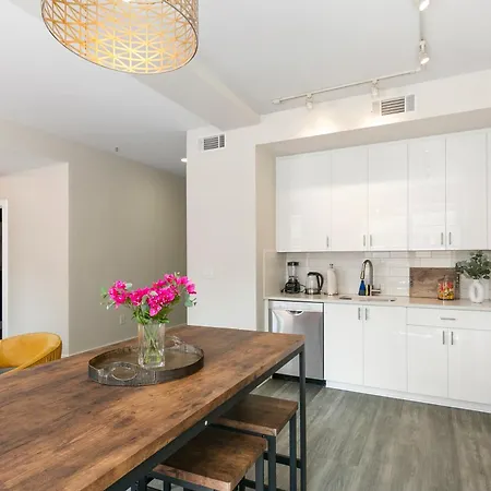 Apartment Nola Charm - Luxury 4-bed Retreat Steps From French Quarter *