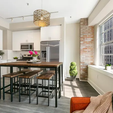 Apartment Nola Charm - Luxury 4-bed Retreat Steps From French Quarter New Orleans