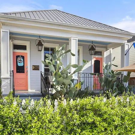 Upscale 3 Bed 2 Bath Private In Uptown New Orleans! Close To Magazine Street, Universities, & French Quarter Holiday home New Orleans