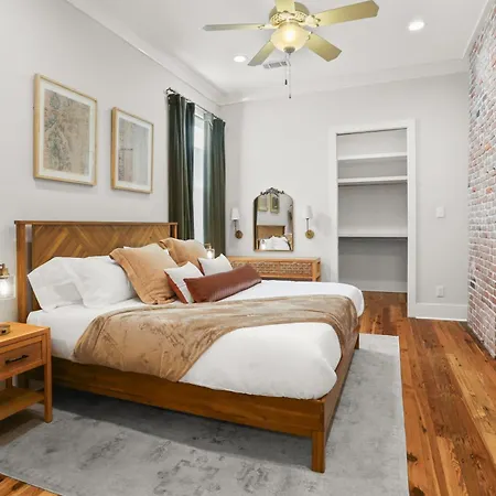 Upscale 3 Bed 2 Bath Private In Uptown New Orleans! Close To Magazine Street, Universities, & French Quarter Holiday home *
