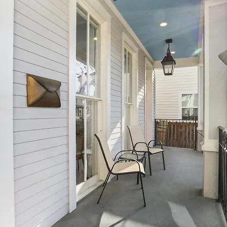 Upscale 3 Bed 2 Bath Private In Uptown New Orleans! Close To Magazine Street, Universities, & French Quarter New Orleans