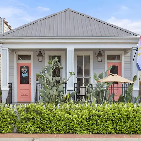 Upscale 3 Bed 2 Bath Private In Uptown New Orleans! Close To Magazine Street, Universities, & French Quarter * New Orleans