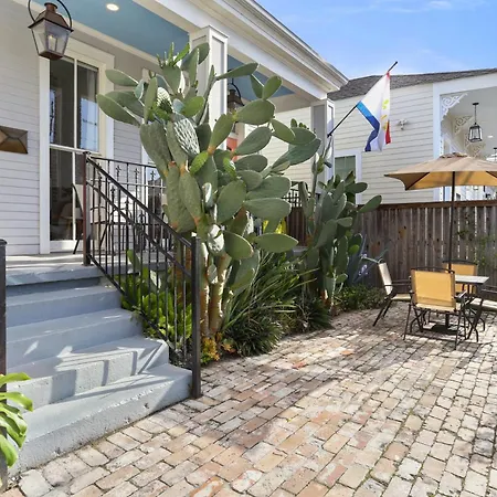 Upscale 3 Bed 2 Bath Private In Uptown New Orleans! Close To Magazine Street, Universities, & French Quarter Holiday home *