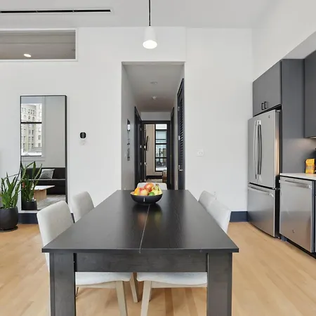 Roami At 714 Canal Apartment