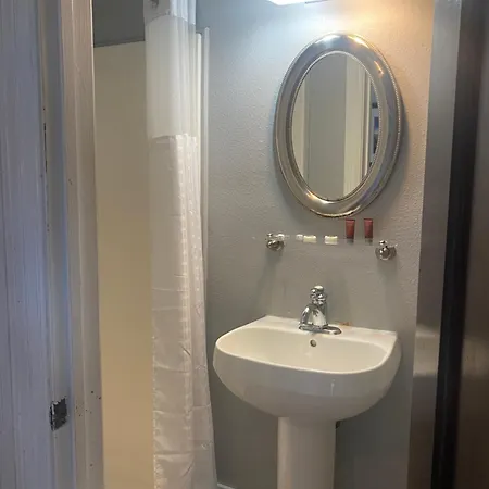 Balcony Bed & Breakfast 3*