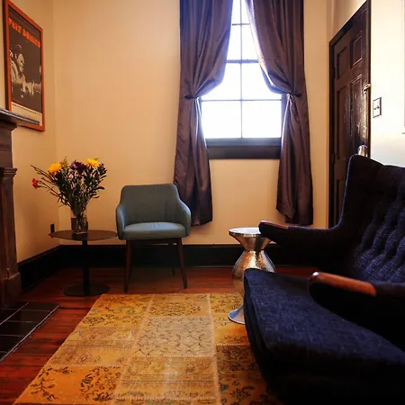 Royal Street Inn & Bar 3*